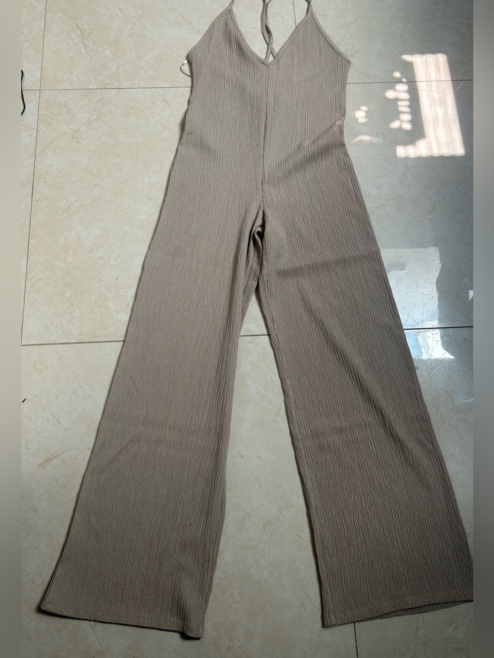 Pull&Bear wide-leg jumpsuit, beige, crinkle texture. Size L. New with tags!